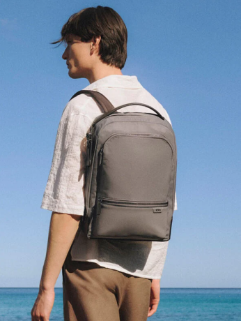 Tumi Mugursomas banner